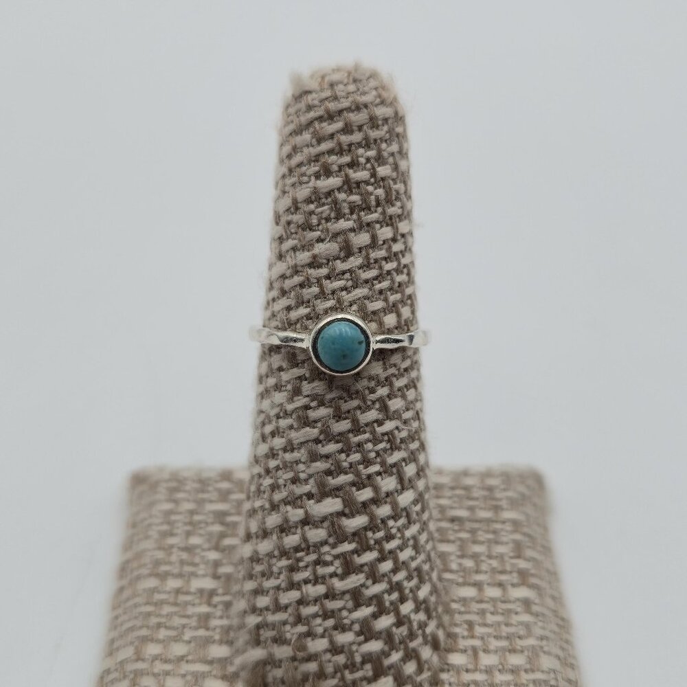 Size 6 Sterling Silver Stylish Hammered Blue Stone Band Ring A3897